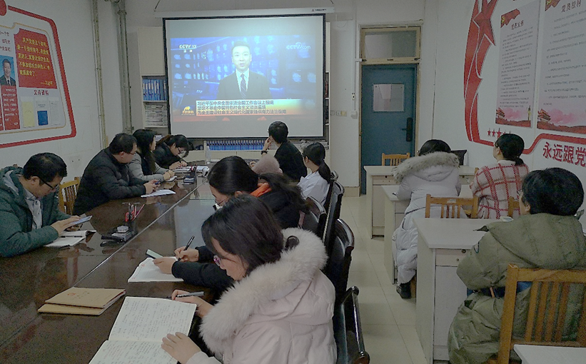 最后,经过民主投票,大会选举产生了庞秋香,徐佳宁,赵